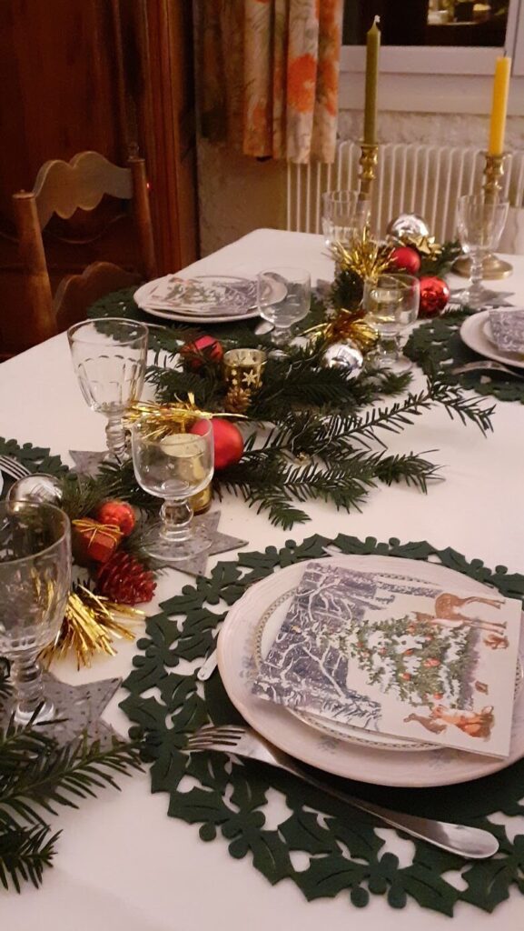 Cuisine à domicile - mise en place de la table pour un dîner

