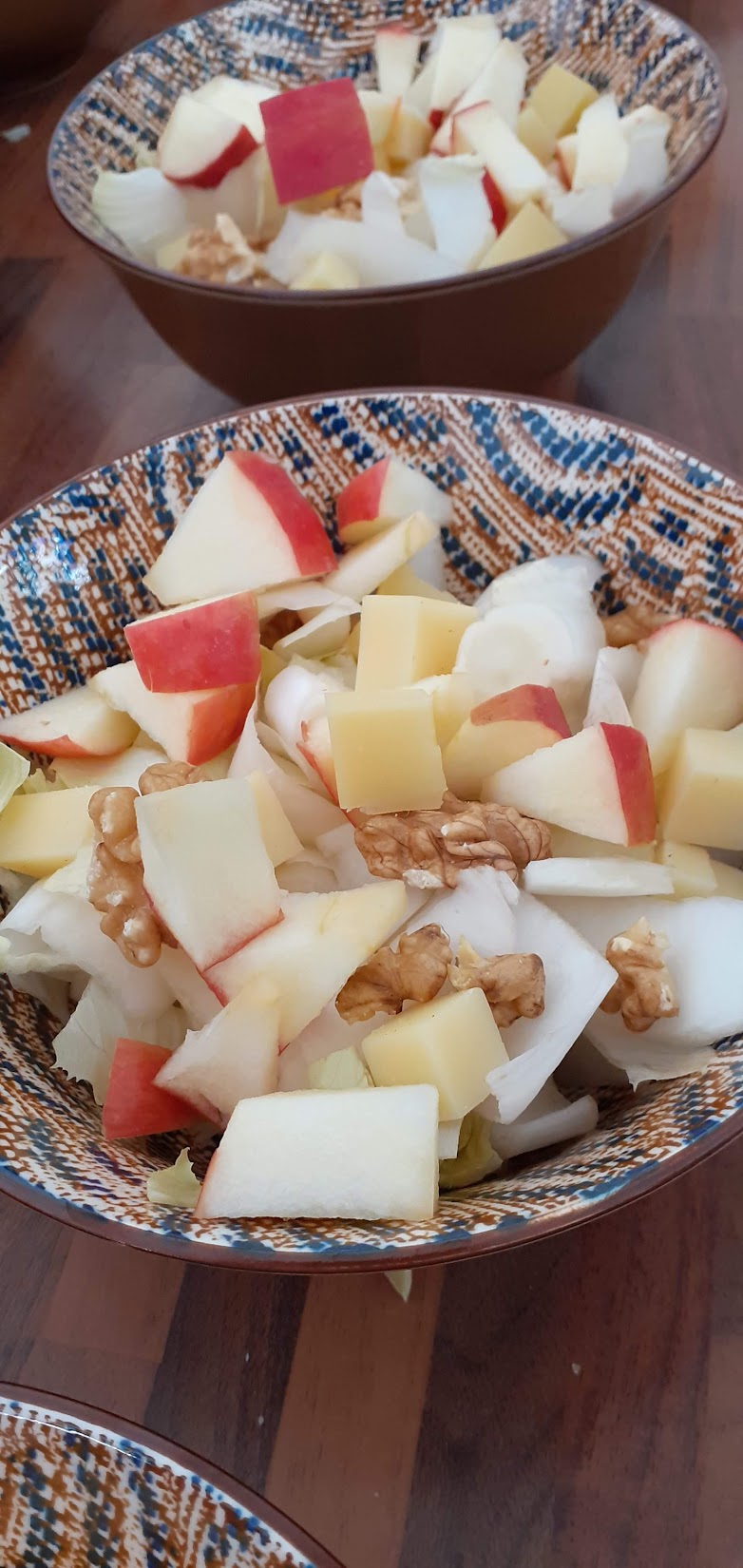 cuisine à domicile - petite salade d'endives noix pommes et comté